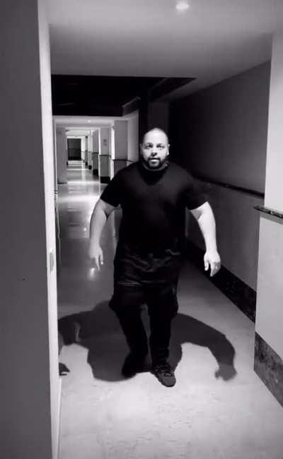 Darkrai:*diciendo blasfemias de padre ball* Un Dios avellana entrando a la llamada