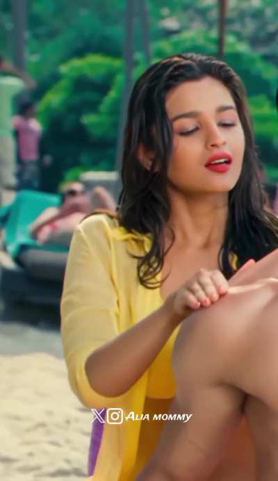 Alia bhatt iconic yellow bikini