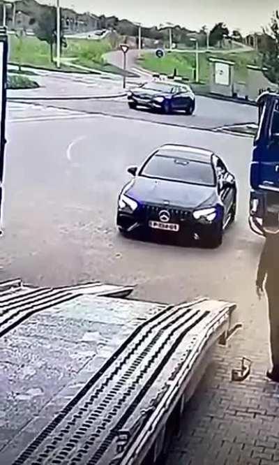 Brandnew Mecedes on it’s way for transport, getting delivered to customer