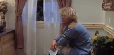 Guy from Dumb & Dumber realizing/remembering something.