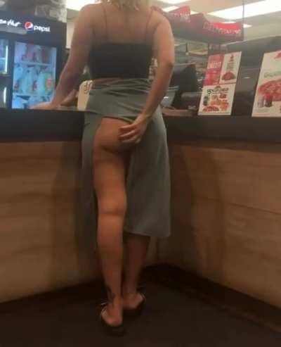 Flashing ass in a Pizza Hut