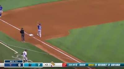 [Highlight] Luis Arraez goes 5-5 and brings his batting average back up to .400!!!