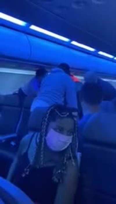 Man on Alaska Airlines flight 422 yells 