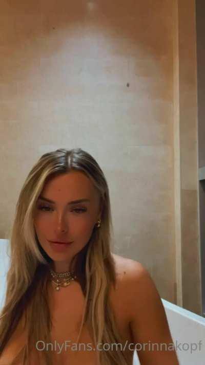 🚨 Corina Kopf 🚨 OnlyFans⬇️ Mega Pack 🧡(Check PROFILE Or C0mments👇)