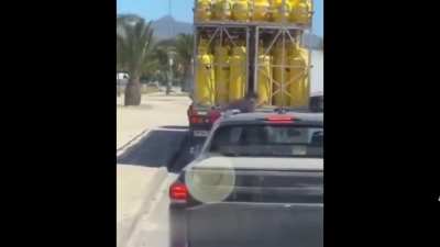 Badass trucker sniffs out a propane thief and serves old fashioned justice. Happened in South America, Chile. 