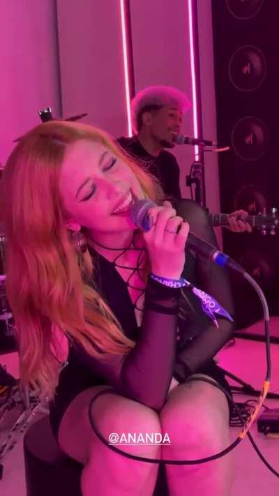 Olha esses peitos 🤤