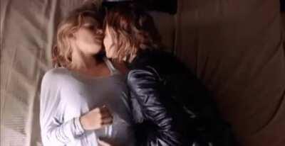 Amy Adams and Lauren German passionate scene