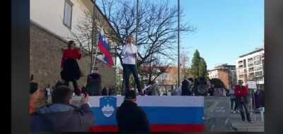 Protest teoretikov zarot - destilirane palčke, 5G antene in skurjeni možgani! :D