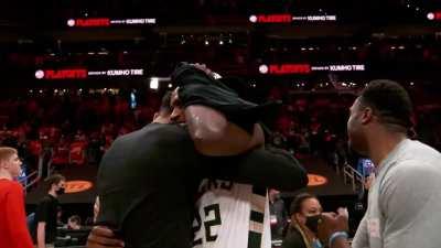 [Highlight] Giannis and Middleton embrace postgame in Phantom Cam.