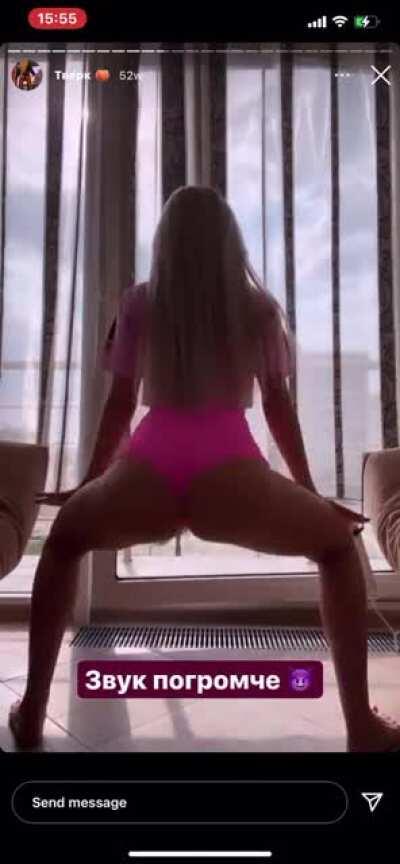 Love that she has an entire story highlight dedicated to shakin her tight lil ass🍑😈