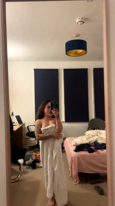 hey, kinda in the mood to chat w someone rn 🤭