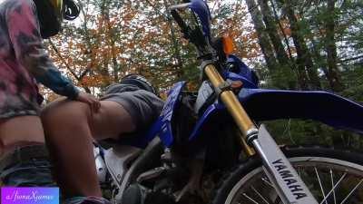 fionaXjames - Slutty fun in the woods with my new friend..