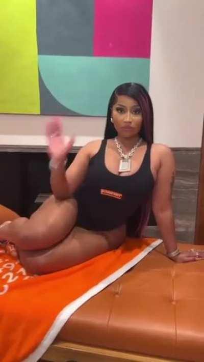Nicki Minaj @NickiMinaj 🔥🔥