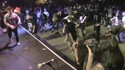 Gec Heads when Frog on the Floor gets played live