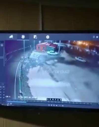 This video of the Turkey 7.8 magnitude earthquake shows the arrival and differences of the P-waves and S-waves. (GIF made by u/esberat)