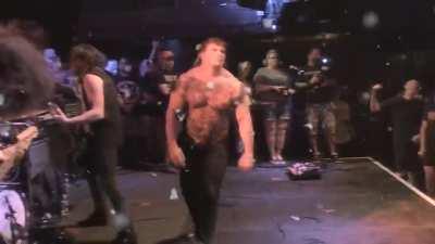 2meirl4meirl Harm's Way running man to Mariah Carey - All I Want for Christmas is You