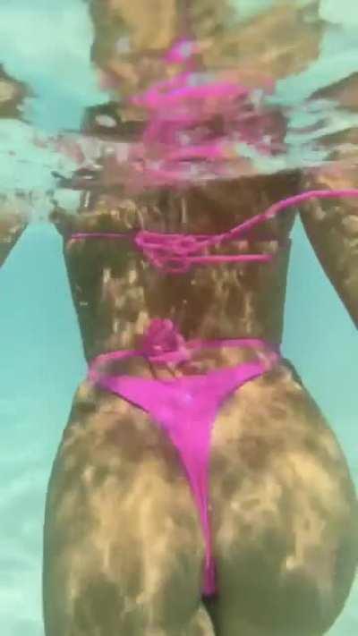 Chloe (@caracoc0) [Instagram]