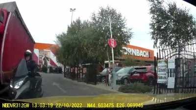 He claimed I was in the wrong and that I should have seen him 🤷‍♂️