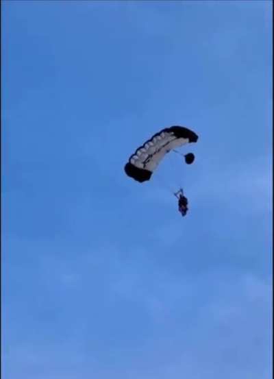 Guy pulls off an impossible skydiving move
