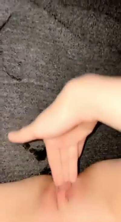 Do all the daddies like when high school sluts squirt on their dicks?