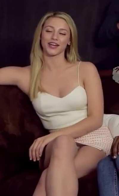 Lili Reinhart 