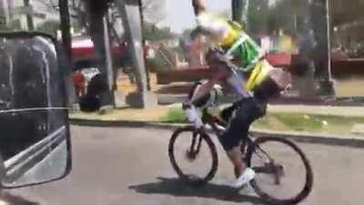 Feliz aniversario de este santo putazo.