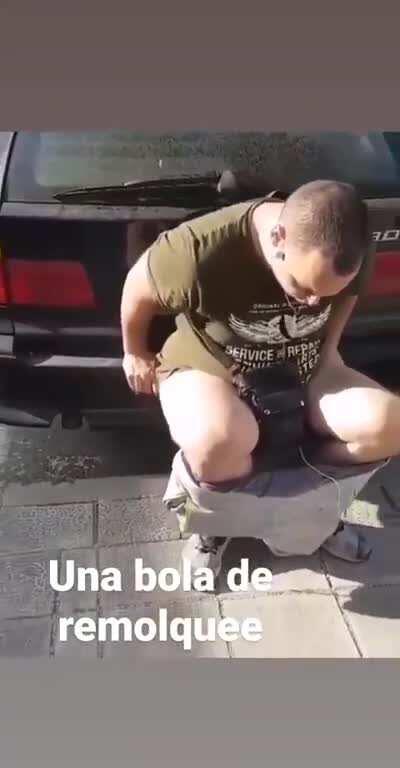 Orslok con una bola de remolque