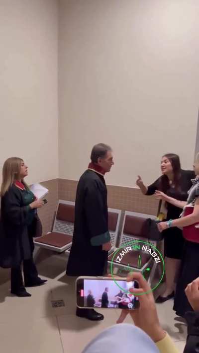 Ahmet Minguzzi davasında, oevlatlarına engelli raporu çıkartmışlar. Onları savunan avukatın pişkinliğine iyi bakın. Kendinize iyi bakın kgb hulku böyle oevlatları elini kolunu sallayarak dışarıya çıkabiliyorlar.