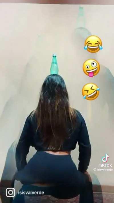 Ísis Valverde rebolando gostoso