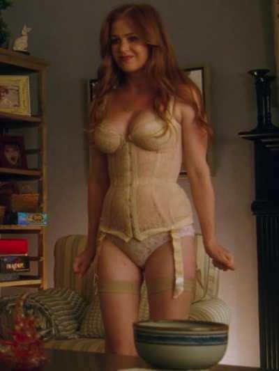 Isla Fisher ready to spend the night playing with two buds