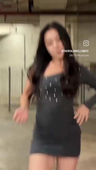 😋 nice tight black dress