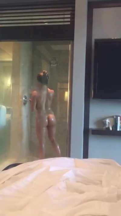 After sex, watching mom cleaning in the shower makes me hard again 🍆🥵🔥