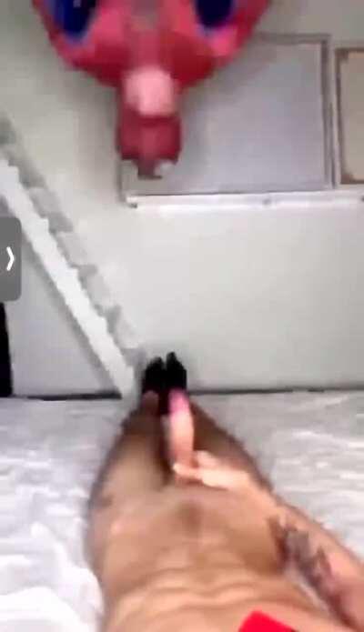 Alguem se incomoda com porno gay?