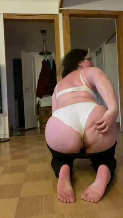 let me slap my big milf ass on your face