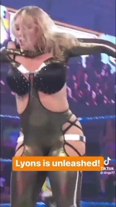 Should I start watching wrestling again 🤔🍑