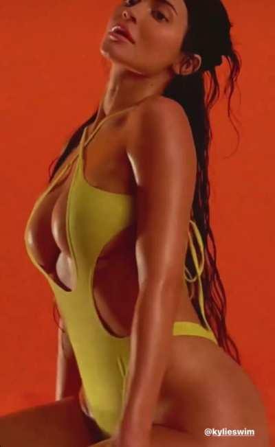 Milk me for Kylie Jenner