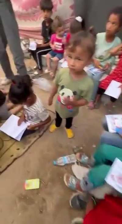📸Gaza’s Children Smile Through War👉 A Moment of Peace in a Tent🎈🎁