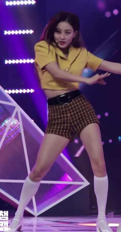 Jihyo - yellow top, plaid shorts, i can't stop me