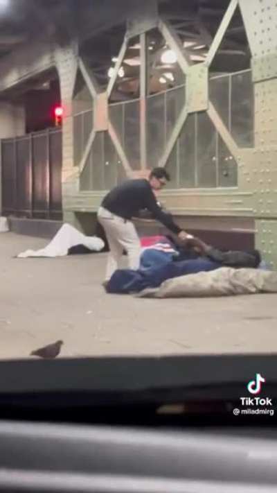 He makes burgers and gives to homeless