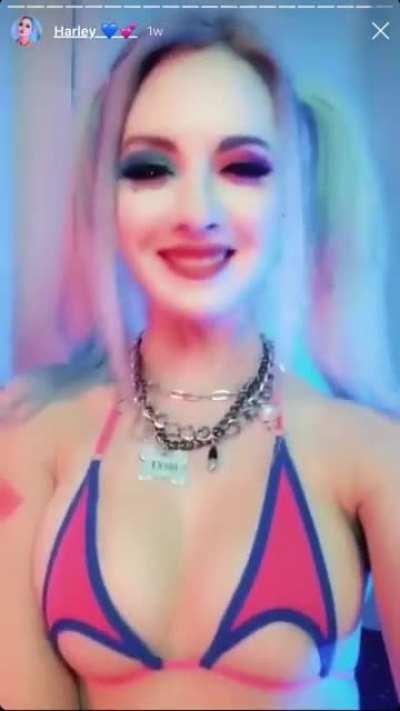 Some hot microkini Hendo Harley BTS🥵 I love her body so much🤤