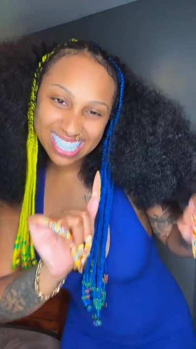 Blue body oufit twerking