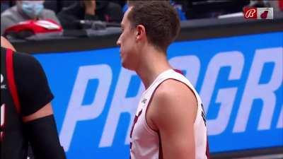 [Highlight] Kyle Lowry is ejected for his 2nd technical after the “disgusting act” of passing the referee the ball