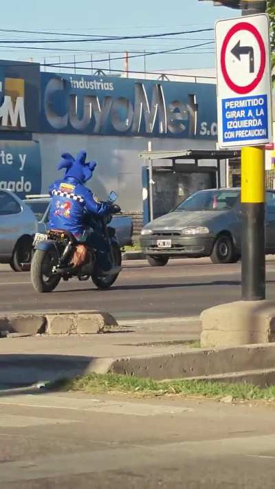 Sonic andando en moto (me falló el ángulo)