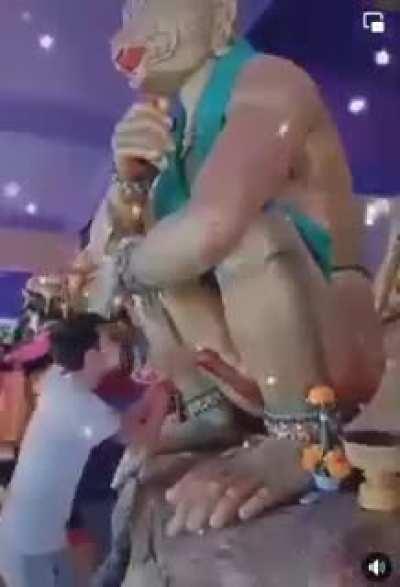 I dare you to kiss it!