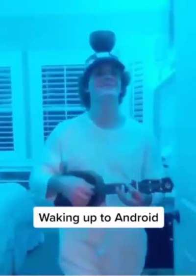 Будильник на Андроиде и будильник на Айфоне