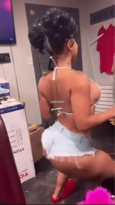 she throwin’ dat bihh🥵😭