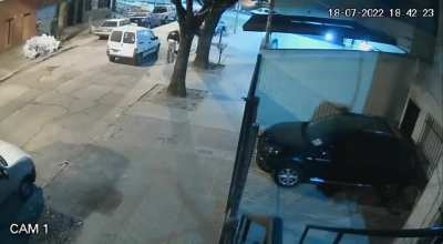 Le robaron a su mama y atropello al ladron