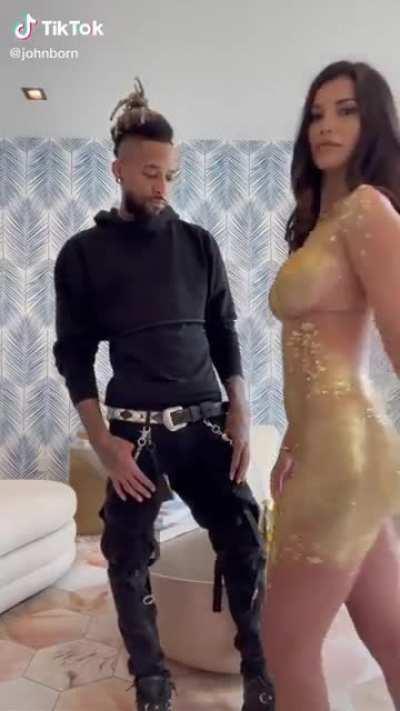 Gold body paint 🎨