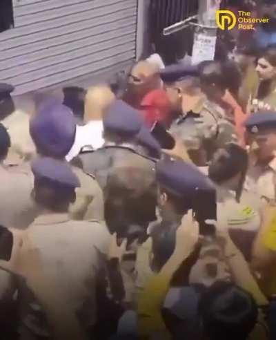 Hindutva mob in Nahan, Himachal Pradesh, looted and vandalized a Muslim man's shop in front of the police after he posted a picture of an animal sacrifice on his WhatsApp status.