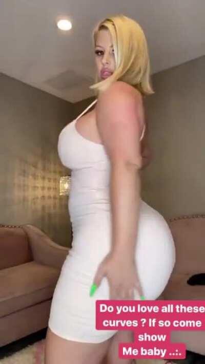 Look at the way it moves when she walks… 🍑